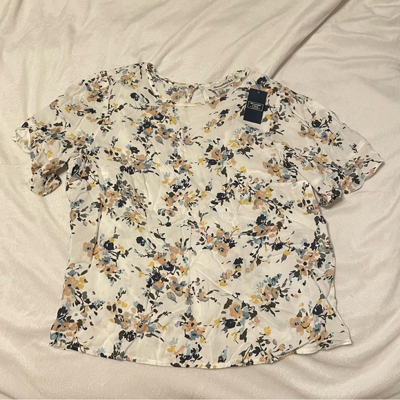 Abercrombie & Fitch Floral Blouse in Cream and Blue - Picture 6 of 6